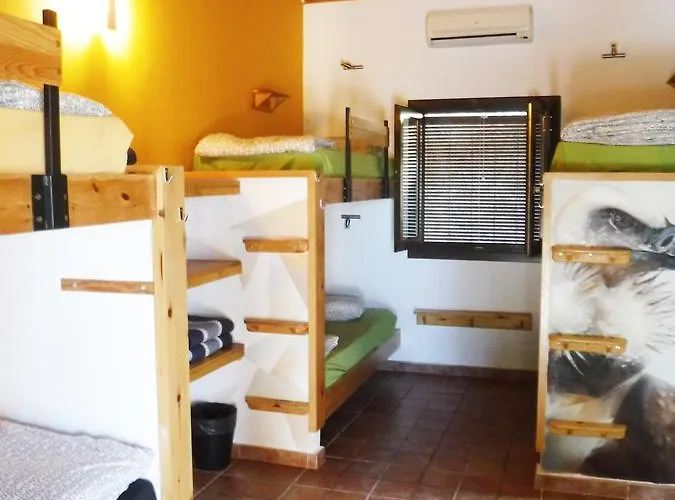 Hostel Tantaka - Meleses Radiquero